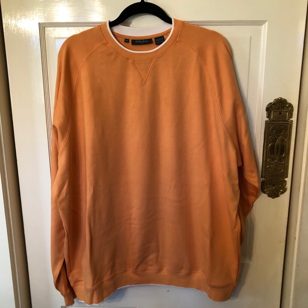 Men’s Bobby Jones pullover.